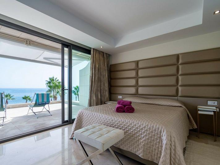 Luxury Beachfront Duplex with Private Terrace – Estepona