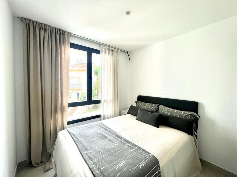 Modern Beachside Townhouse with Rooftop Jacuzzi – Playa de Guadalobón, Estepona