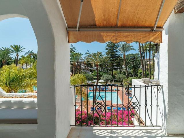 Renovated Apartment with Terrace – Puerto Banús
