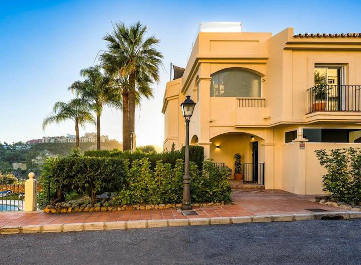 Elegant Semi-Detached House with Rooftop Pool in La Quinta – Long-Term Rental