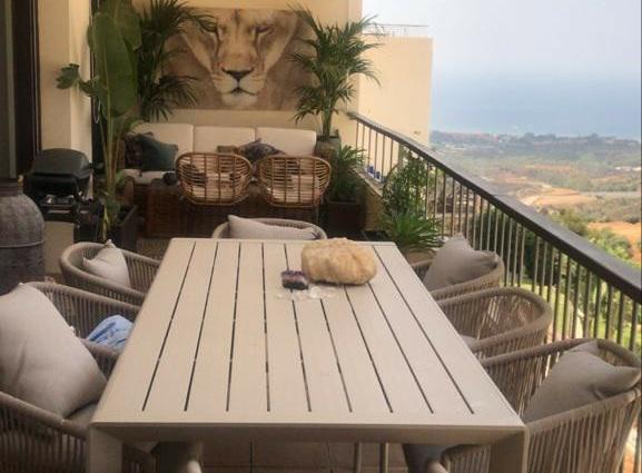 Spacious Apartment with Panoramic Sea Views in Los Monteros – Long-Term Rental