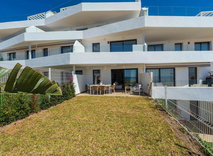 Brand New Ground-Floor Apartment with Private Garden – One 80 Suites, Estepona