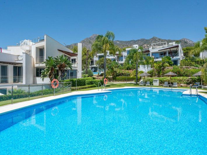 Modern Townhouse with Smart Home System in Sierra Blanca – Long-Term Rental