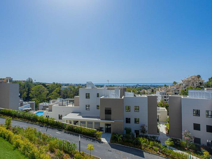 Modern Apartment with Panoramic Views – Nueva Andalucía, Marbella
