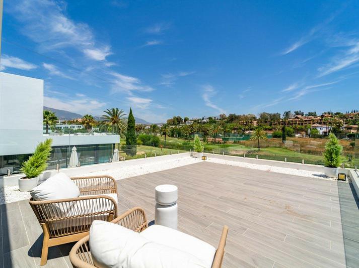 Villa Chic Contemporary Villa with Heated Pool – Atalaya, Estepona
