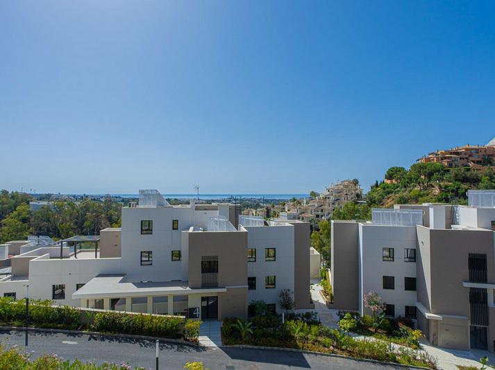 Modern Apartment with Panoramic Views – Nueva Andalucía, Marbella