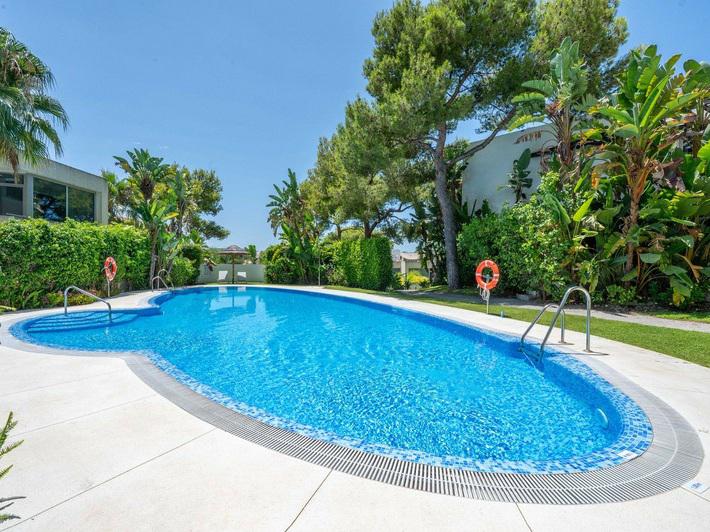 Modern Townhouse with Smart Home System in Sierra Blanca – Long-Term Rental