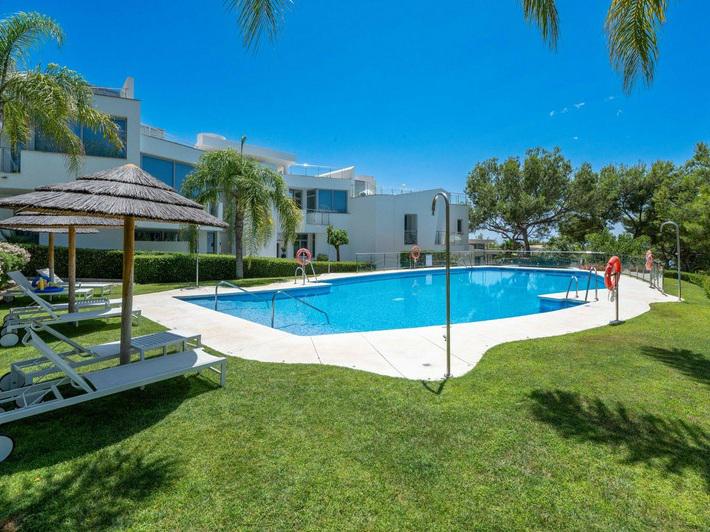 Modern Townhouse with Smart Home System in Sierra Blanca – Long-Term Rental