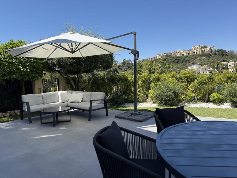 Elegant Semi-Detached House with Rooftop Pool in La Quinta – Long-Term Rental