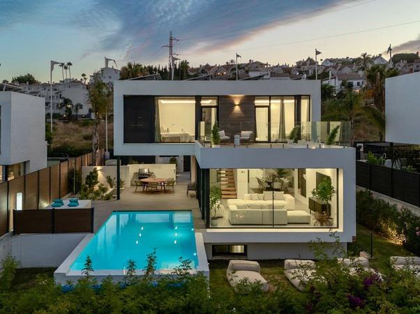 Villa Chic Contemporary Villa with Heated Pool – Atalaya, Estepona