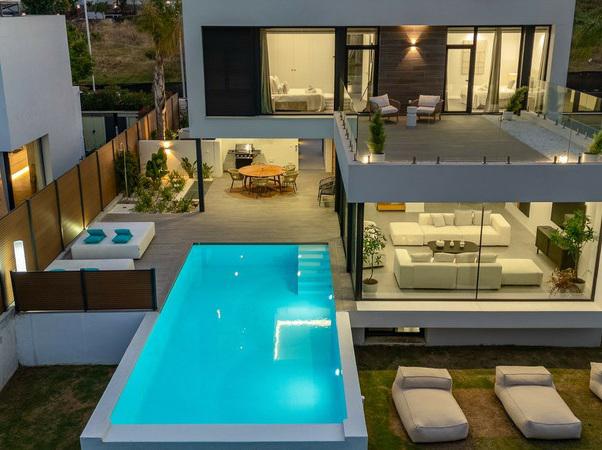 Villa Chic Contemporary Villa with Heated Pool – Atalaya, Estepona