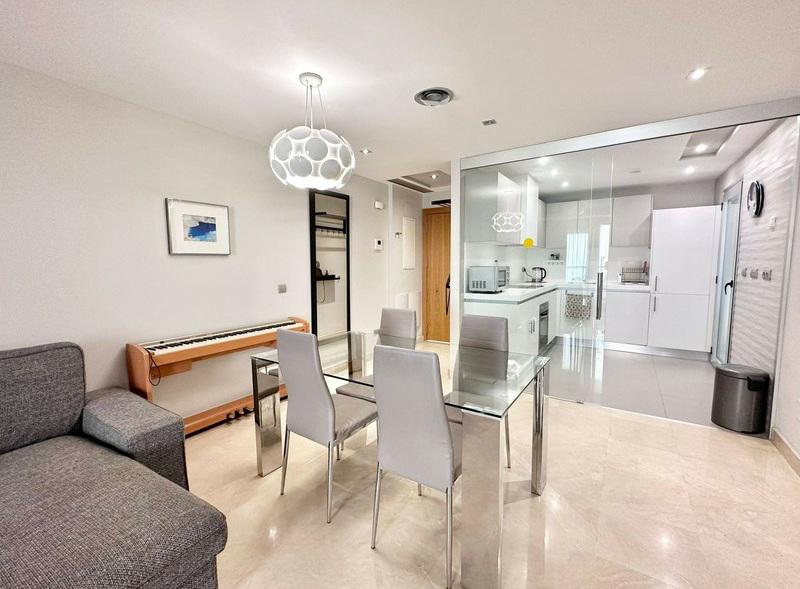 Modern Apartment with Terrace in San Pedro de Alcántara – Long-Term Rental
