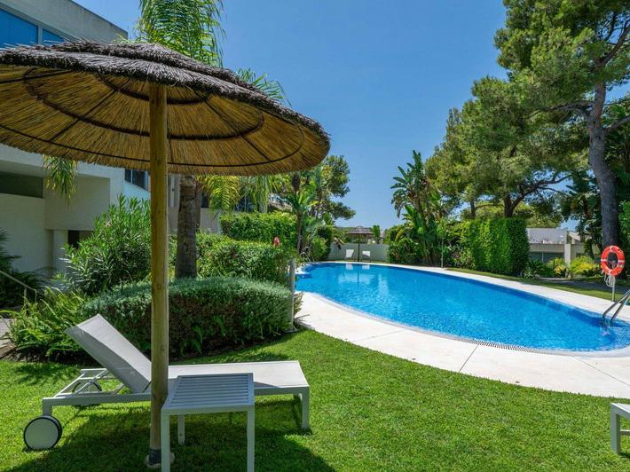 Modern Townhouse with Private Garden Long-Term Rental