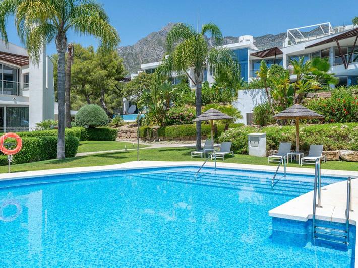 Modern Townhouse with Smart Home System in Sierra Blanca – Long-Term Rental