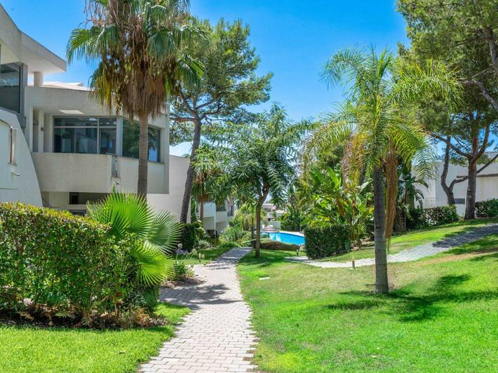 Modern Townhouse with Smart Home System in Sierra Blanca – Long-Term Rental