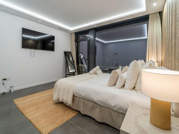 Villa Chic Contemporary Villa with Heated Pool – Atalaya, Estepona
