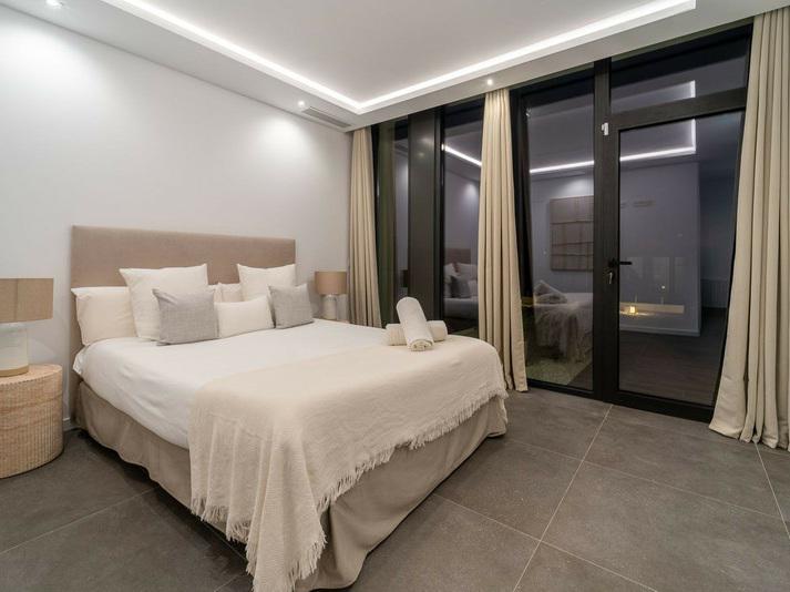 Villa Chic Contemporary Villa with Heated Pool – Atalaya, Estepona