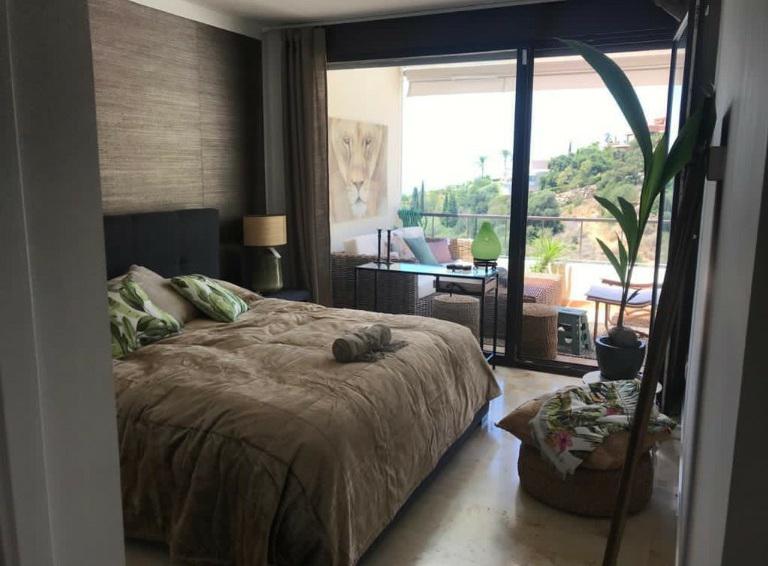 Spacious Apartment with Panoramic Sea Views in Los Monteros – Long-Term Rental