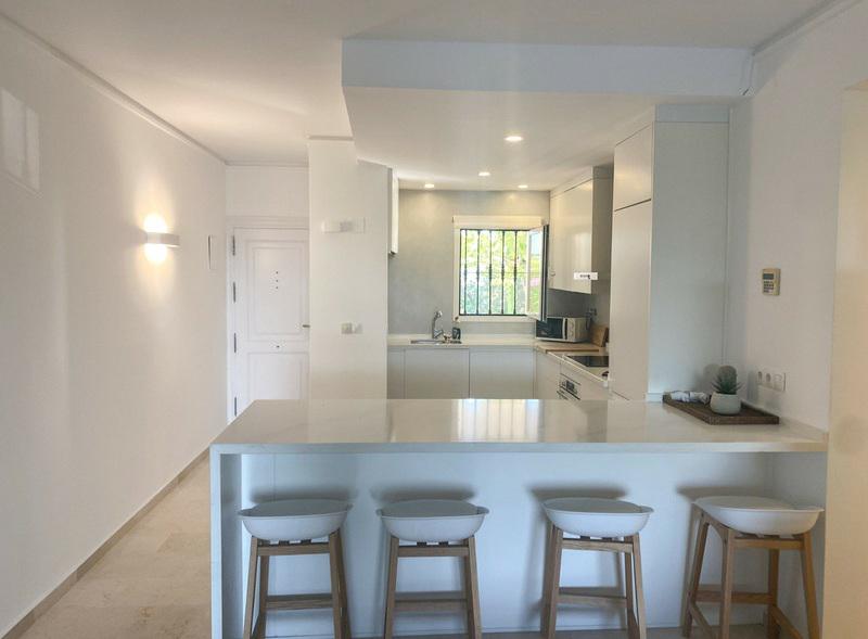 Stylish Apartment with Private Garden – La Quinta Golf, Benahavís