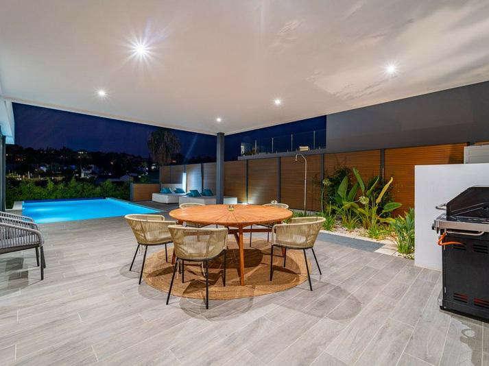 Villa Chic Contemporary Villa with Heated Pool – Atalaya, Estepona