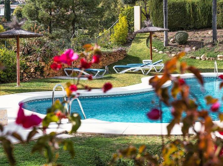 Elegant Semi-Detached House with Rooftop Pool in La Quinta – Long-Term Rental