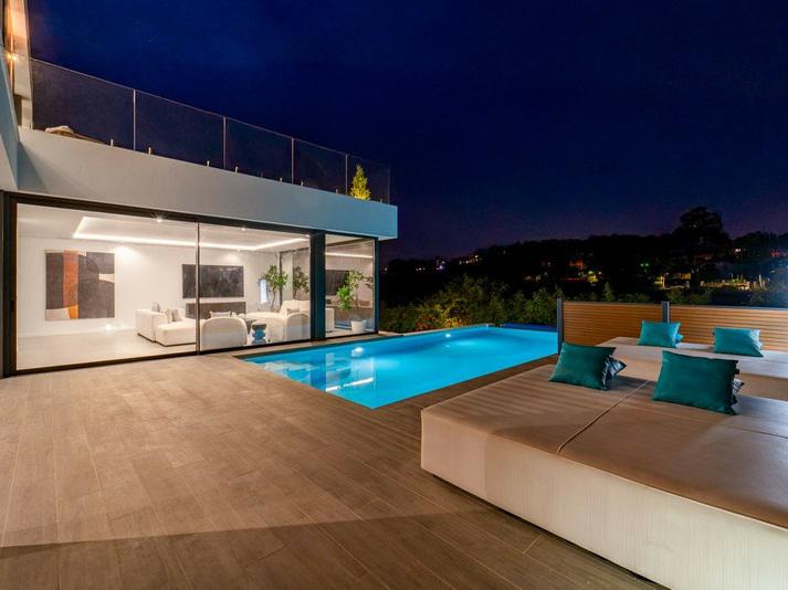 Villa Chic Contemporary Villa with Heated Pool – Atalaya, Estepona