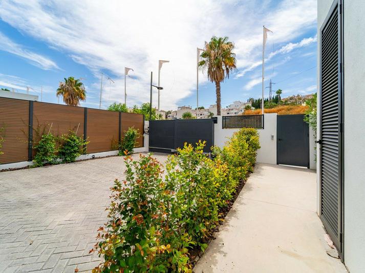 Villa Chic Contemporary Villa with Heated Pool – Atalaya, Estepona