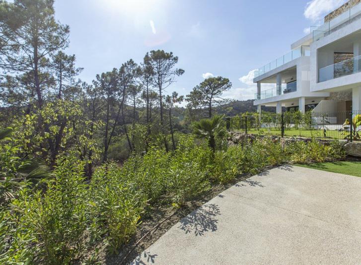 Modern Apartment with Large Terrace in Selwo – Long-Term Rental