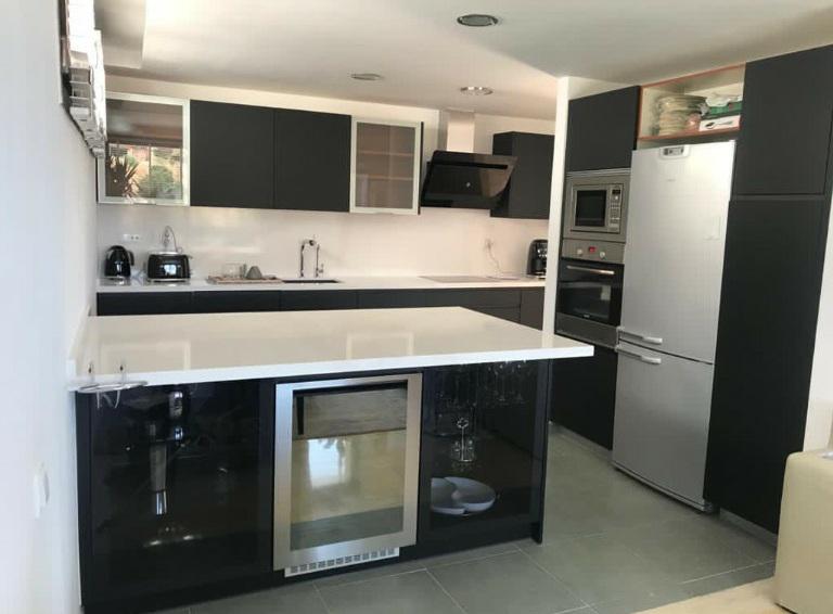 Spacious Apartment with Panoramic Sea Views in Los Monteros – Long-Term Rental