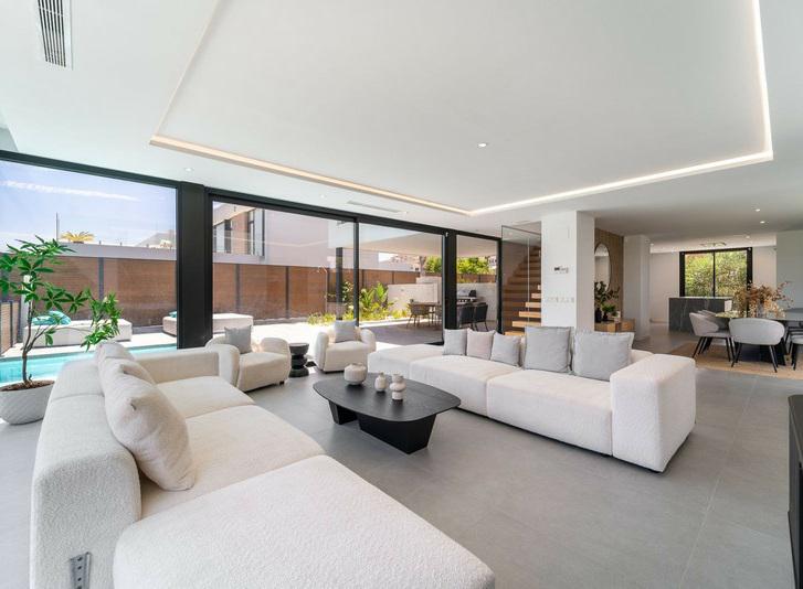 Villa Chic Contemporary Villa with Heated Pool – Atalaya, Estepona