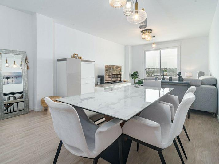 Modern Apartment with Panoramic Views – Jardines de Guadaiza, Nueva Andalucía