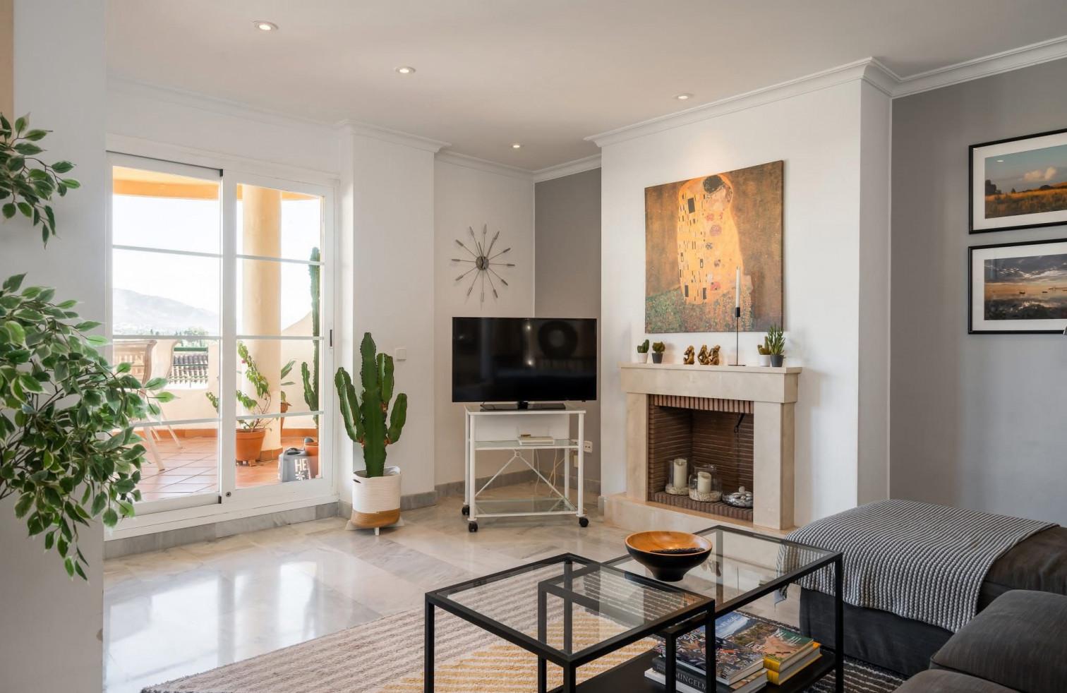 Spacious Duplex with Sea Views in Señorio de Aloha, Nueva Andalucía – Long-Term Rental