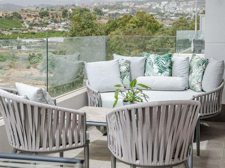 Modern Apartment with Panoramic Views – Jardines de Guadaiza, Nueva Andalucía
