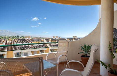 Spacious Duplex with Sea Views in Señorio de Aloha, Nueva Andalucía – Long-Term Rental