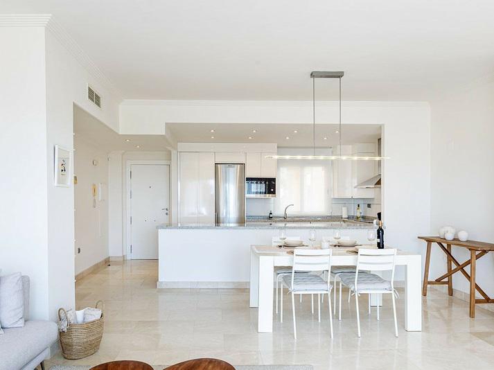 Modern Furnished Penthouse in La Resina-Selwo, Estepona – Long-Term Rental