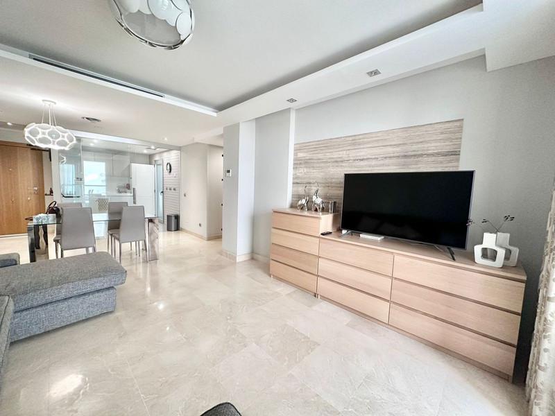 Modern Apartment with Terrace in San Pedro de Alcántara – Long-Term Rental