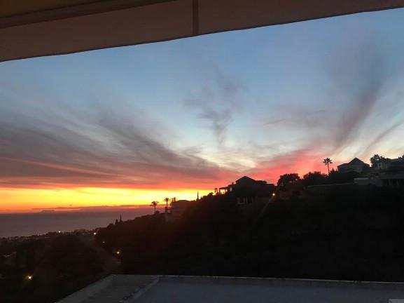 Spacious Apartment with Panoramic Sea Views in Los Monteros – Long-Term Rental