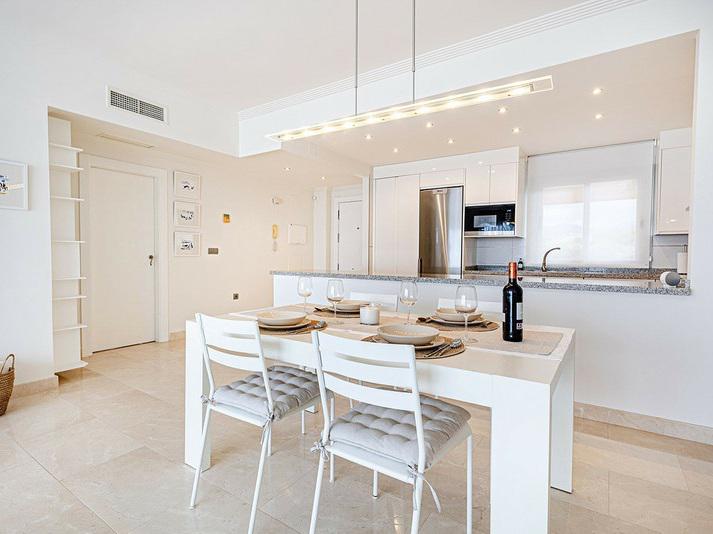 Modern Furnished Penthouse in La Resina-Selwo, Estepona – Long-Term Rental
