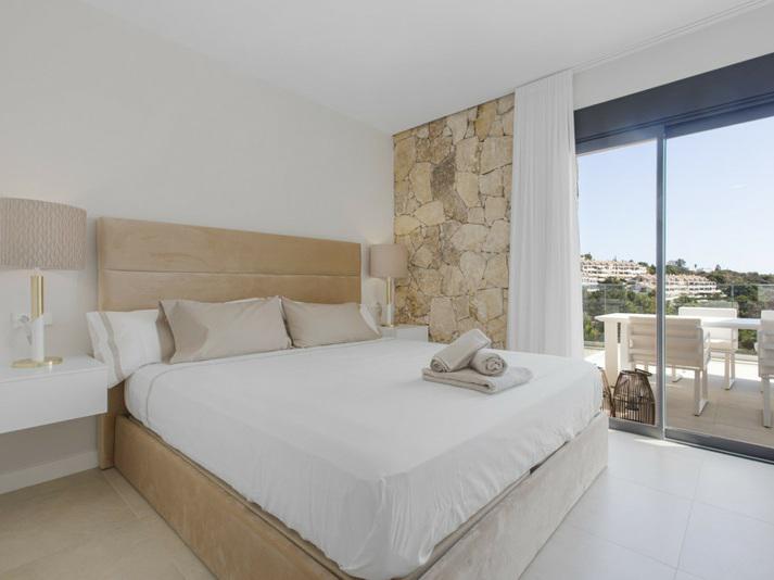 Modern Apartment with Large Terrace in Selwo – Long-Term Rental
