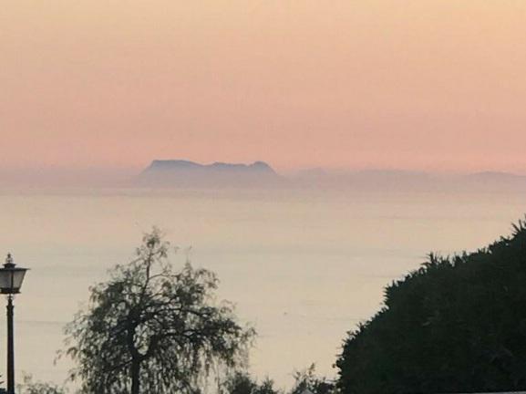 Spacious Apartment with Panoramic Sea Views in Los Monteros – Long-Term Rental