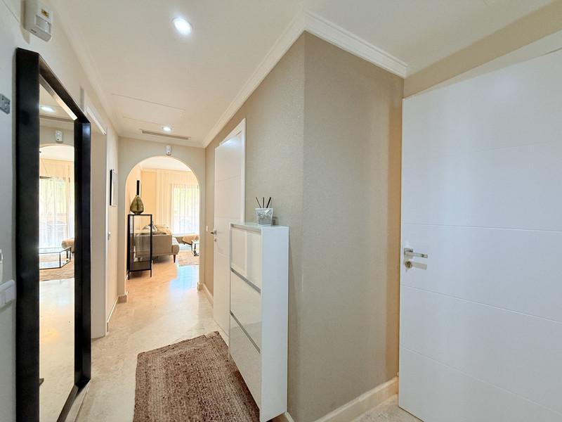 Elegant Apartment with Terrace in Nagüeles, Marbella – Long-Term Rental