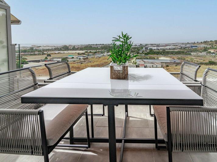 Modern Apartment with Panoramic Views – Jardines de Guadaiza, Nueva Andalucía