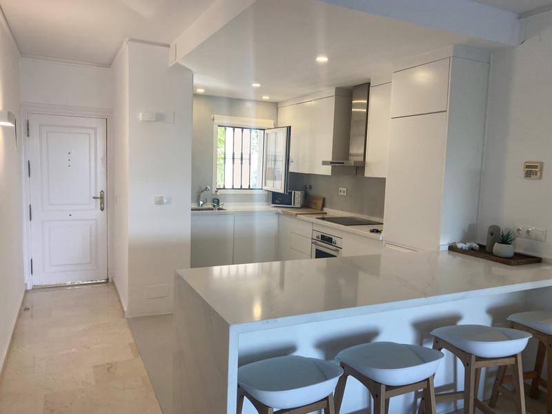 Stylish Apartment with Private Garden – La Quinta Golf, Benahavís