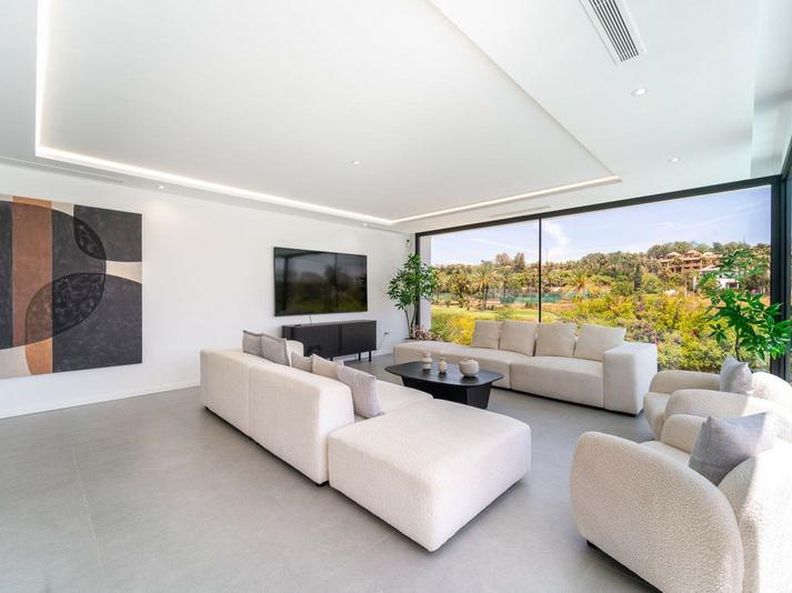 Villa Chic Contemporary Villa with Heated Pool – Atalaya, Estepona