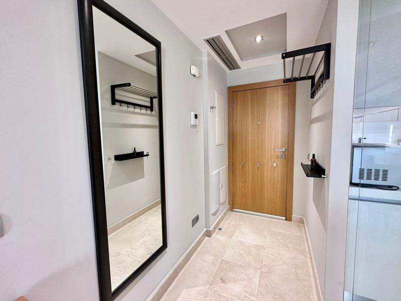 Modern Apartment with Terrace in San Pedro de Alcántara – Long-Term Rental