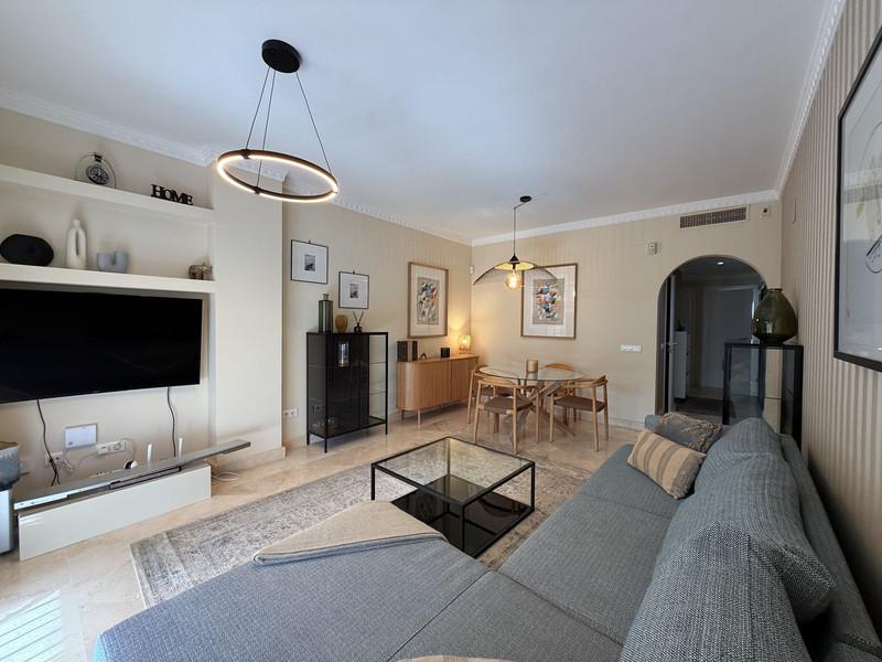 Elegant Apartment with Terrace in Nagüeles, Marbella – Long-Term Rental