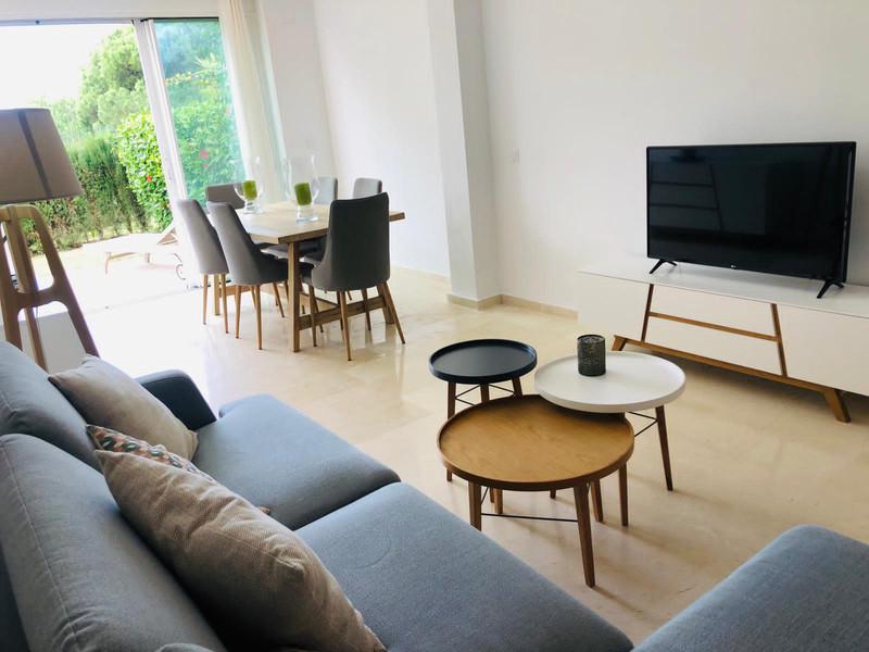 Stylish Apartment with Private Garden – La Quinta Golf, Benahavís