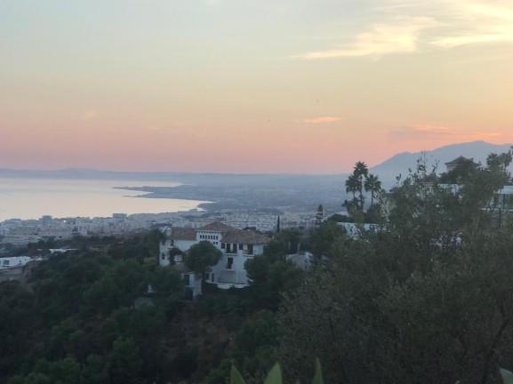 Spacious Apartment with Panoramic Sea Views in Los Monteros – Long-Term Rental