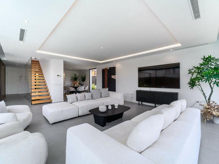 Villa Chic Contemporary Villa with Heated Pool – Atalaya, Estepona