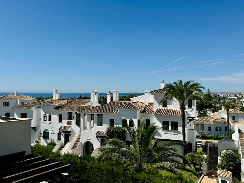 Spacious Apartment with Terrace in Puerto Banús – Long & Short-Term Rental